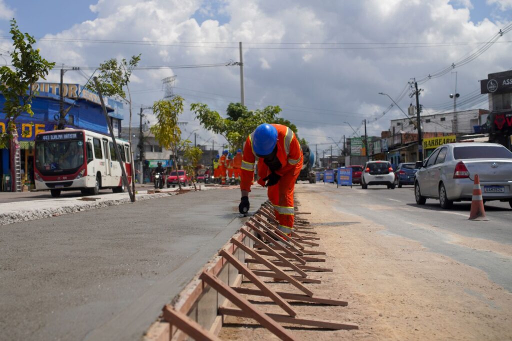 Prefeitura-de-Manaus-avanca-na-revitalizacao-do-canteiro-central-da-avenida-Margarita-e-amplia-seguranca-para-moradores-da-zona-Norte-5