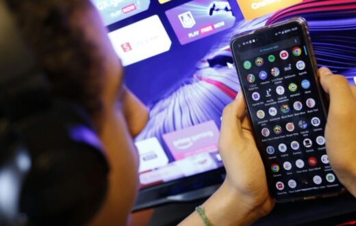 Proteção digital de menores combina acompanhamento familiar e limites à coleta de dados